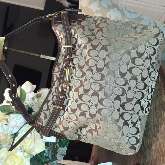 COACH HAMPTON SIGNATURE LARGE HOBO NEW - Picture 1 of 16